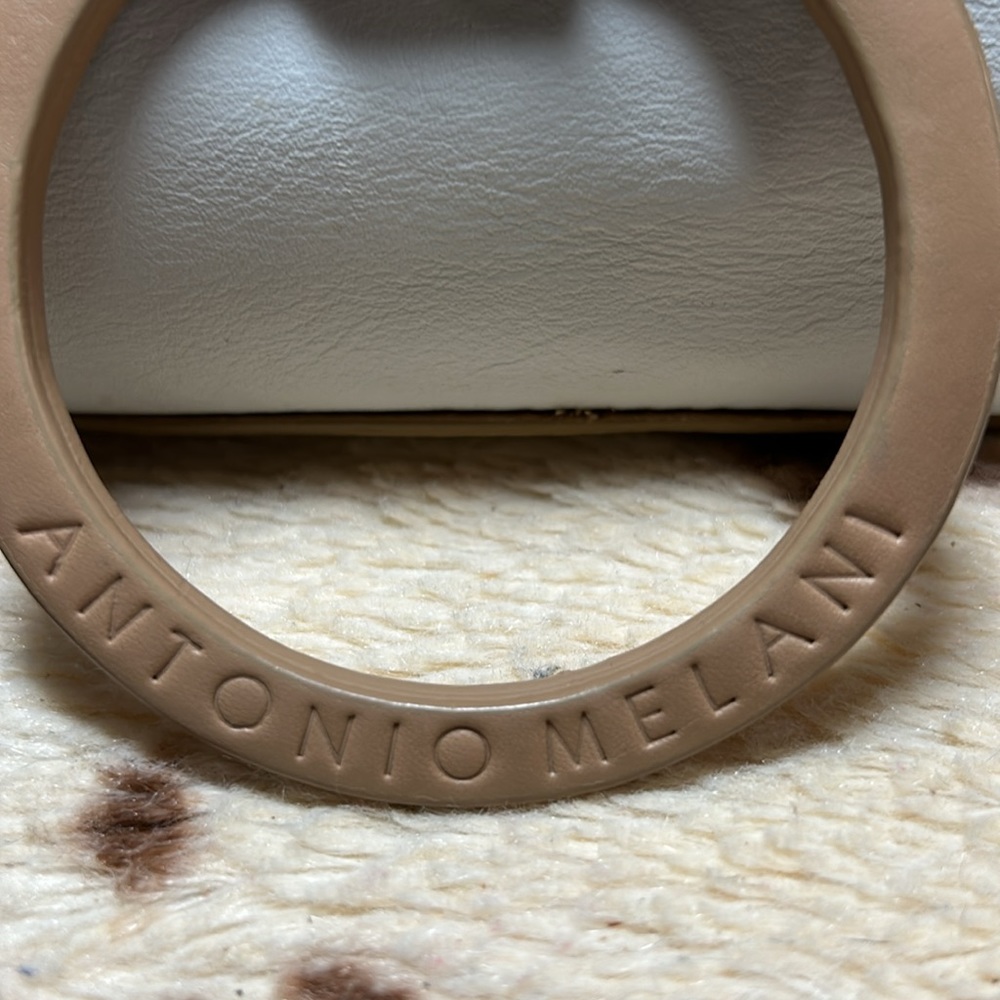 Antonio Melani Ladies off-white purse by Good condition. Nice - Picture 4 of 10